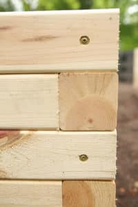 Alternating joints in raised beds.