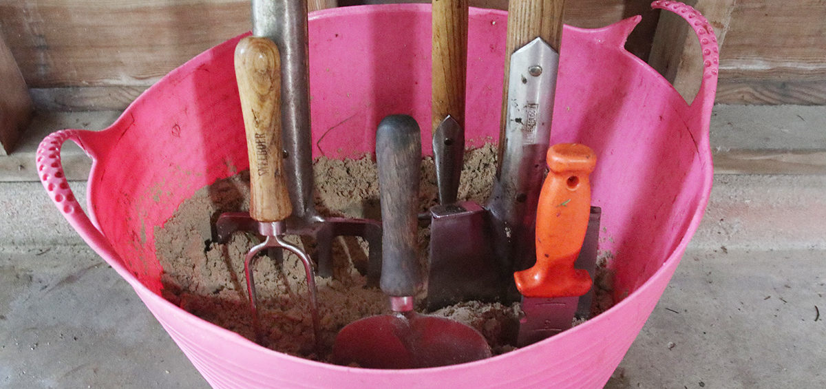 how to store your garden tools for winter.