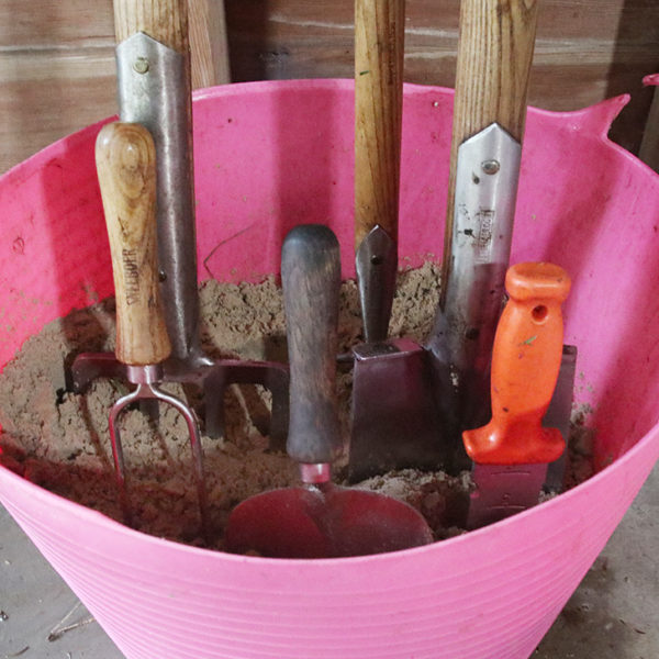 how to store your garden tools for winter.