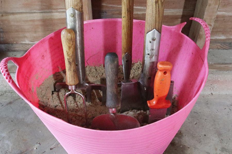 how to store your garden tools for winter.